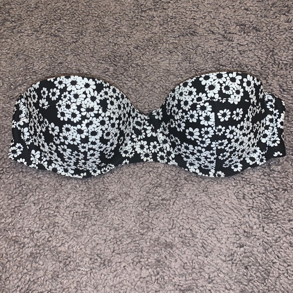 Old navy strapless swimsuit top - Picture 1 of 4